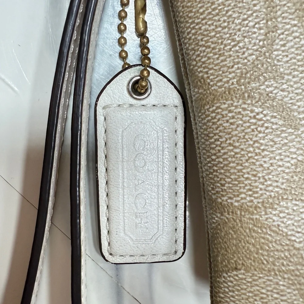 COACH | Corner Zip Wristlet In Signature Coated Canvas Summer Vacation Beach
